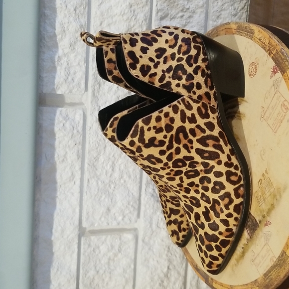 Dolce Vita Animal Print V side Bootie Size 10 fits like 9.5 - Picture 3 of 16